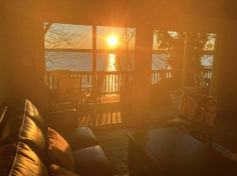 2 Bedroom Newly Renovated Waterfront Home; 10 Min From Mgm & The Gaylord Fort Washington Extérieur photo