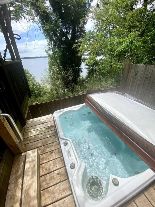 2 Bedroom Newly Renovated Waterfront Home; 10 Min From Mgm & The Gaylord Fort Washington Extérieur photo